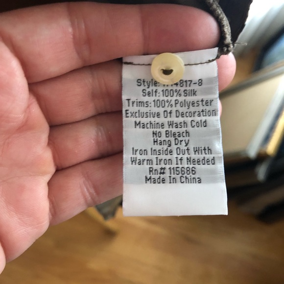 Johnny Was 100% Silk Blouse Size Small - Picture 9 of 11